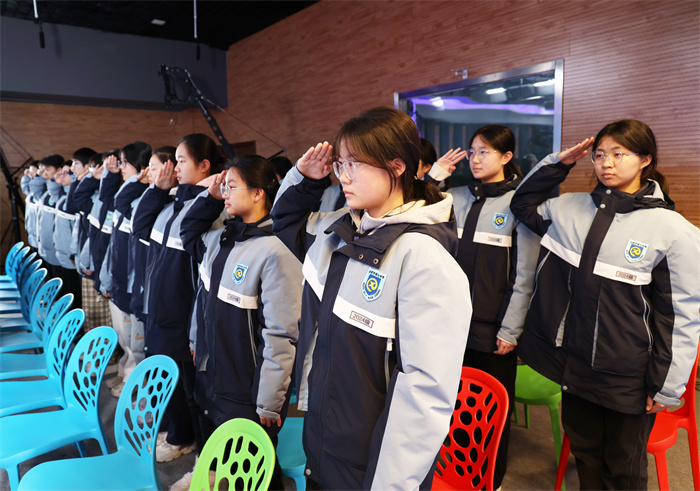 合肥七中舉行2024-2025學(xué)期第二學(xué)期第三次升旗儀式暨行為習(xí)慣養(yǎng)成教育月啟動儀式(圖3) 合肥七中舉行2024-2025學(xué)期第二學(xué)期第三次升旗儀式暨行為習(xí)慣養(yǎng)成教育月啟動儀式(圖3)