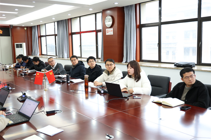 合肥七中召開(kāi)智慧課堂與教學(xué)深度融合推進(jìn)會(huì)(圖2) 合肥七中召開(kāi)智慧課堂與教學(xué)深度融合推進(jìn)會(huì)(圖2)