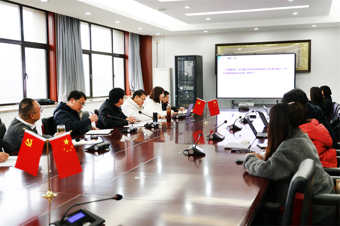 合肥七中召開(kāi)智慧課堂與教學(xué)深度融合推進(jìn)會(huì)(圖3) 合肥七中召開(kāi)智慧課堂與教學(xué)深度融合推進(jìn)會(huì)(圖3)