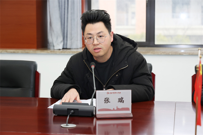 合肥七中高一年級召開第二期“青藍工程”推進會(圖4) 合肥七中高一年級召開第二期“青藍工程”推進會(圖4)