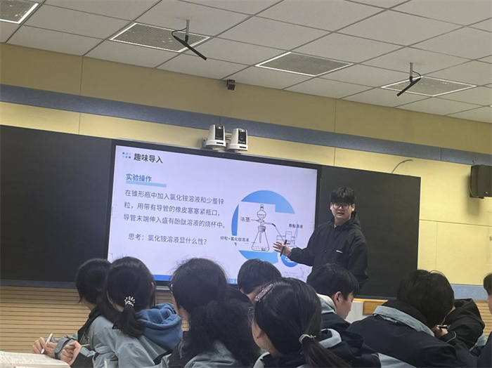 紫蓬分校駱春雨老師上課.jpg 紫蓬分校駱春雨老師上課.jpg