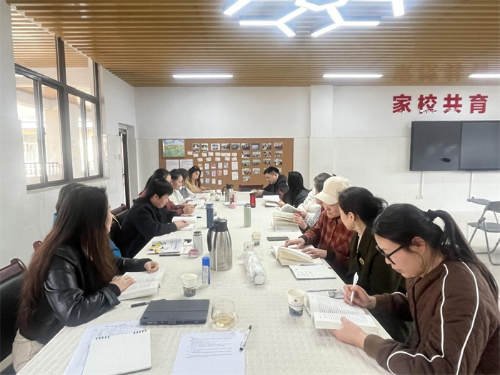 第五十六期家長(zhǎng)讀書會(huì)1.jpg 第五十六期家長(zhǎng)讀書會(huì)1.jpg