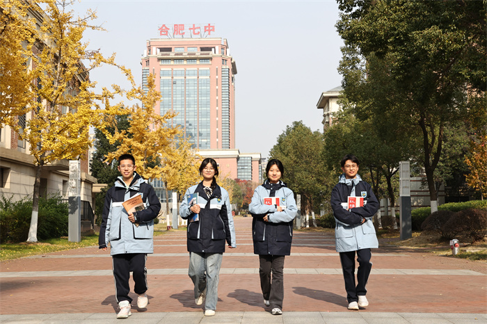 學(xué)生看書1.jpg 學(xué)生看書1.jpg