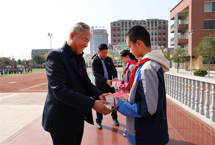合肥在線：“大手拉小手 同升一面旗”——合肥市第七中學(xué)深入推進大中小學(xué)思政課一體化建設(shè)(圖5)