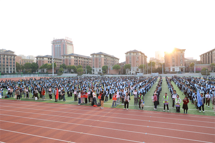 合肥七中高一年級舉行研學旅行開營儀式(圖1) 合肥七中高一年級舉行研學旅行開營儀式(圖1)