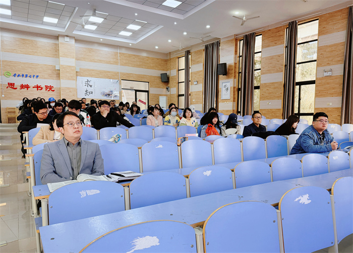 合肥七中高二年級(jí)召開階段學(xué)情分析會(huì)(圖1) 合肥七中高二年級(jí)召開階段學(xué)情分析會(huì)(圖1)