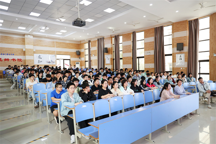 合肥七中高二年級(jí)開(kāi)展“全球治理、國(guó)家安全與中國(guó)智慧”主題講座(圖3)