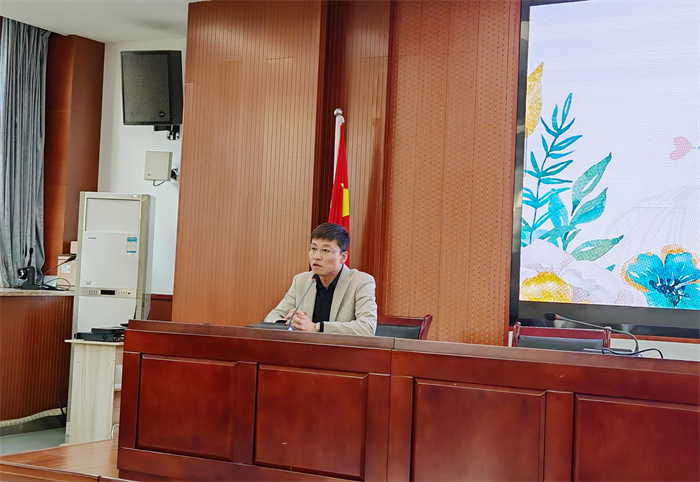 合肥七中特邀法律顧問陳旭敏律師開展防治校園欺凌專題宣講(圖3) 合肥七中特邀法律顧問陳旭敏律師開展防治校園欺凌專題宣講(圖3)