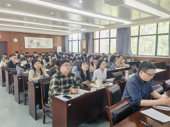 合肥七中特邀法律顧問陳旭敏律師開展防治校園欺凌專題宣講(圖4) 合肥七中特邀法律顧問陳旭敏律師開展防治校園欺凌專題宣講(圖4)