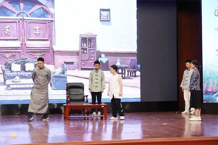 合肥七中薔薇文化藝術(shù)節(jié)戲劇專場奏響五育融合強音(圖2) 合肥七中薔薇文化藝術(shù)節(jié)戲劇專場奏響五育融合強音(圖2)