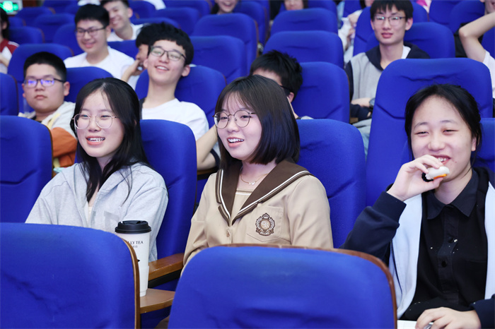 合肥七中薔薇文化藝術(shù)節(jié)戲劇專場奏響五育融合強音(圖4) 合肥七中薔薇文化藝術(shù)節(jié)戲劇專場奏響五育融合強音(圖4)