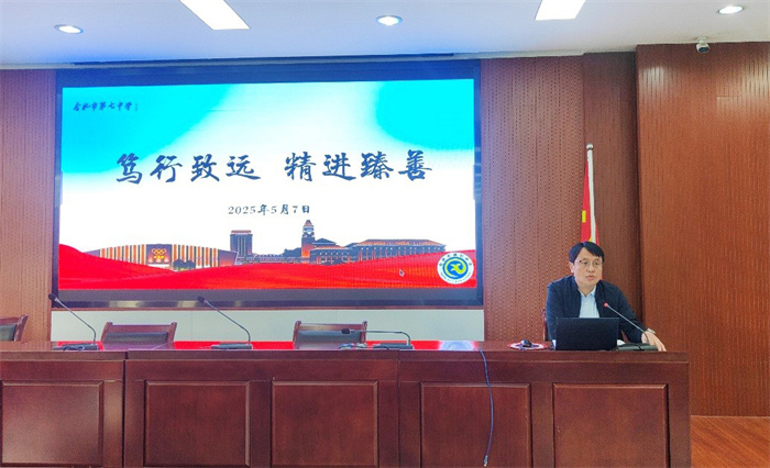 高一年級期中學(xué)情分析會4.jpg 高一年級期中學(xué)情分析會4.jpg