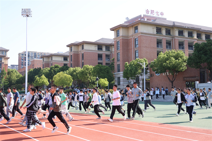 筑牢安全防線(xiàn) 厚植愛(ài)國(guó)情懷(圖1) 筑牢安全防線(xiàn) 厚植愛(ài)國(guó)情懷(圖1)