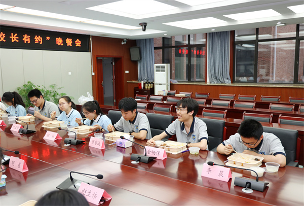 “校長(zhǎng)有約”晚餐會(huì)！美好“食”光里共話成長(zhǎng)(圖2)