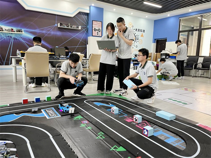 機(jī)器人課程.jpg 機(jī)器人課程.jpg