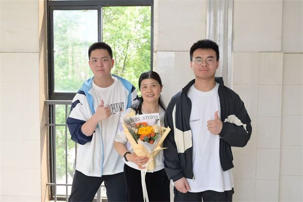 致謝合肥七中(圖2) 致謝合肥七中(圖2)