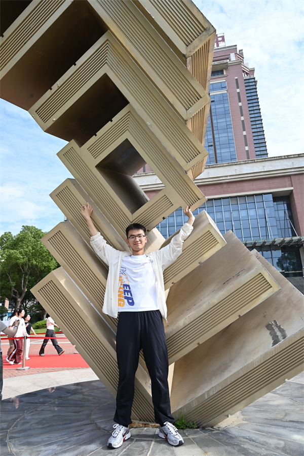 耿言旭1.jpg 耿言旭1.jpg