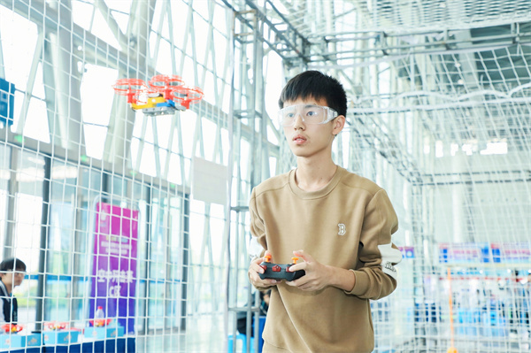 無人機(jī)課程.jpg 無人機(jī)課程.jpg