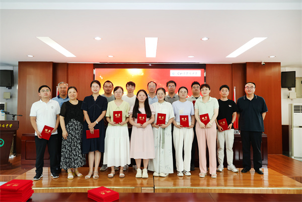 班主任1.jpg 班主任1.jpg