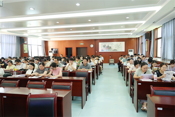 合肥七中召開2026屆高三年級全體教師會(圖2) 合肥七中召開2026屆高三年級全體教師會(圖2)