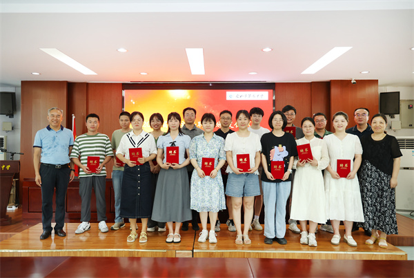 班主任2.jpg 班主任2.jpg