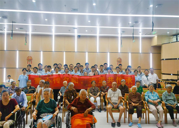 合肥七中高一(29)班開展“青春暖夕陽”社會實踐活動(圖2) 合肥七中高一(29)班開展“青春暖夕陽”社會實踐活動(圖2)