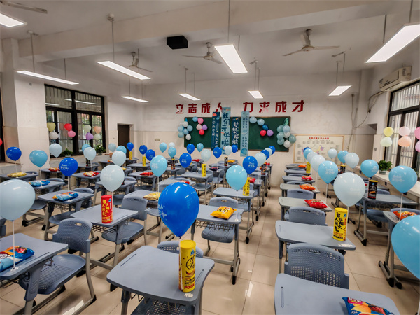 合肥七中高二年級(jí)溫馨開啟新學(xué)期(圖2)