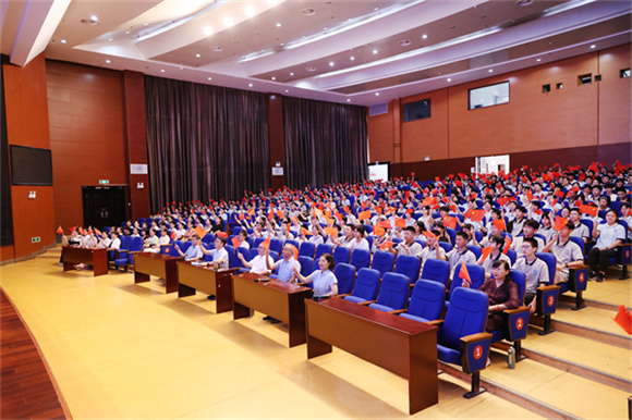 見(jiàn)證巍峨中華：合肥七中師生集中觀(guān)看紀(jì)念抗戰(zhàn)勝利80周年閱兵儀