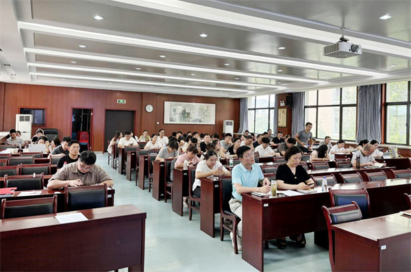 班主任培訓(xùn)1.jpg 班主任培訓(xùn)1.jpg