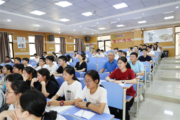 合肥七中教師節(jié)主題班會溫情落幕(圖1) 合肥七中教師節(jié)主題班會溫情落幕(圖1)