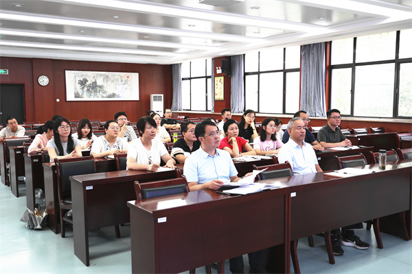 與會(huì)人員.jpg 與會(huì)人員.jpg