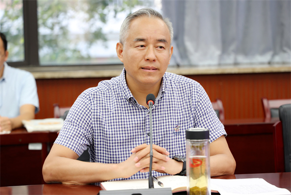 梁校.jpg 梁校.jpg