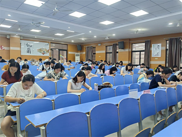 合肥七中舉行青年教師基本功大賽(圖2) 合肥七中舉行青年教師基本功大賽(圖2)