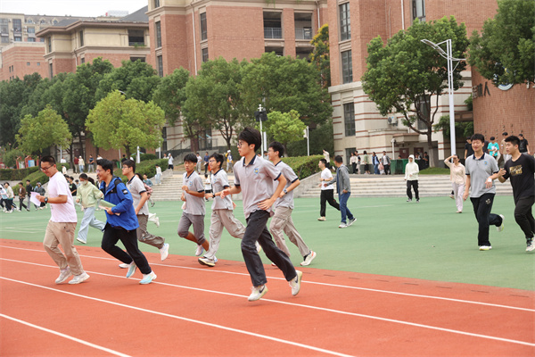 合肥七中順利開展2025年“9·18”應(yīng)急疏散演練(圖3) 合肥七中順利開展2025年“9·18”應(yīng)急疏散演練(圖3)