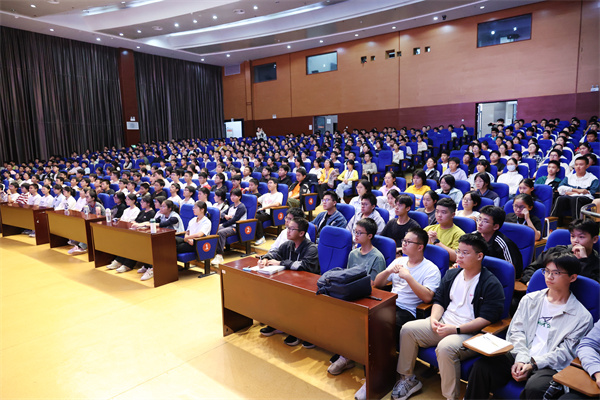 合肥七中第八期桃蹊大講堂精彩開講(圖2) 合肥七中第八期桃蹊大講堂精彩開講(圖2)