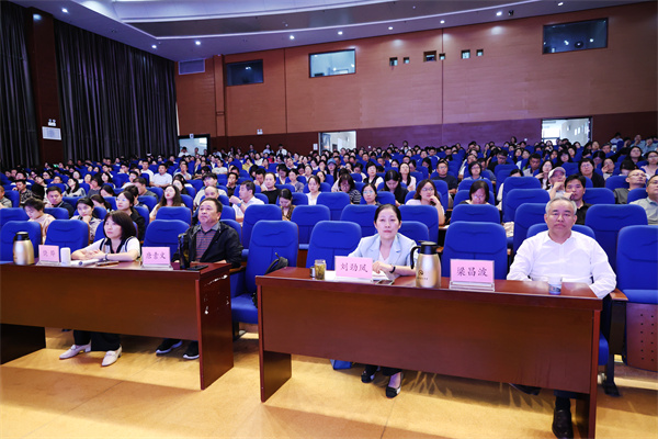 合肥市2026屆高三語文復(fù)習(xí)研討會(huì)在合肥七中成功舉辦(圖2) 合肥市2026屆高三語文復(fù)習(xí)研討會(huì)在合肥七中成功舉辦(圖2)