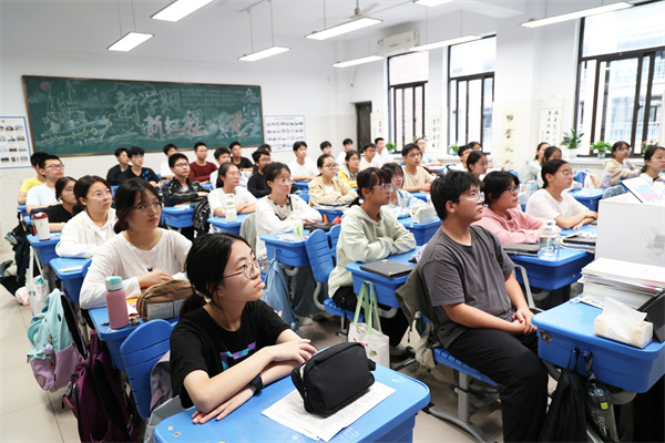 合肥七中“王慶平班”成功舉辦“學(xué)習(xí)王慶平烈士精神”主題班會(huì)(圖2) 合肥七中“王慶平班”成功舉辦“學(xué)習(xí)王慶平烈士精神”主題班會(huì)(圖2)