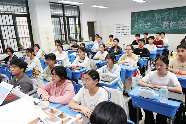 合肥七中“王慶平班”成功舉辦“學(xué)習(xí)王慶平烈士精神”主題班會(huì)(圖4) 合肥七中“王慶平班”成功舉辦“學(xué)習(xí)王慶平烈士精神”主題班會(huì)(圖4)