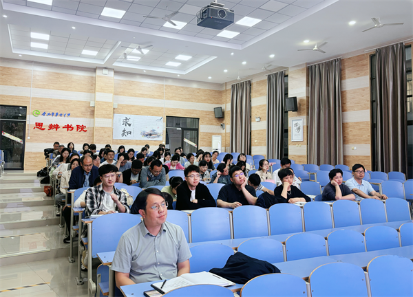 合肥七中高三年級(jí)召開階段性學(xué)情分析會(huì)(圖1) 合肥七中高三年級(jí)召開階段性學(xué)情分析會(huì)(圖1)