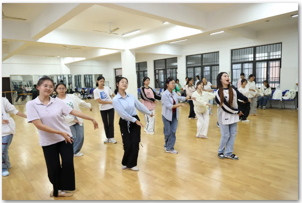 合肥七中校本選修課程助力“七寶”多元成長(zhǎng)(圖3) 合肥七中校本選修課程助力“七寶”多元成長(zhǎng)(圖3)