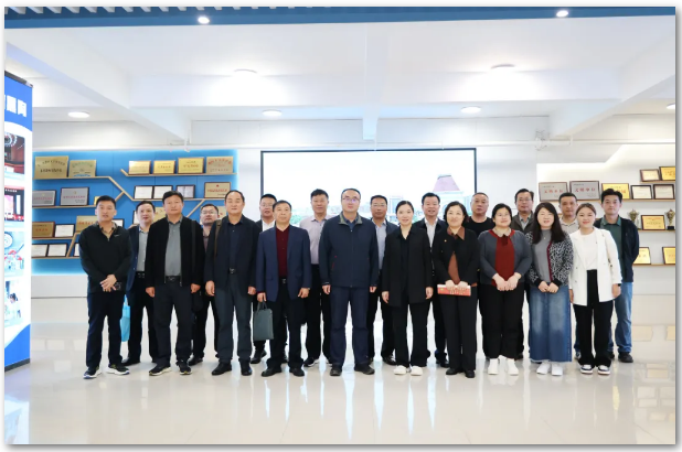 隨州市教育代表團(tuán)蒞臨合肥七中考察交流(圖1) 隨州市教育代表團(tuán)蒞臨合肥七中考察交流(圖1)