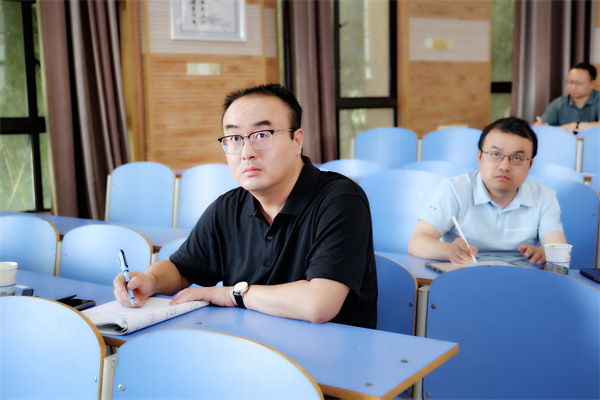 數(shù)學(xué)學(xué)科：校際聯(lián)動(dòng)促發(fā)展，交流互鑒譜新篇(圖1)