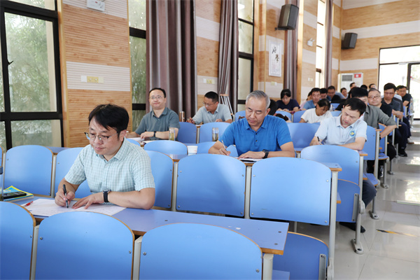 數(shù)學(xué)學(xué)科：校際聯(lián)動(dòng)促發(fā)展，交流互鑒譜新篇(圖2)