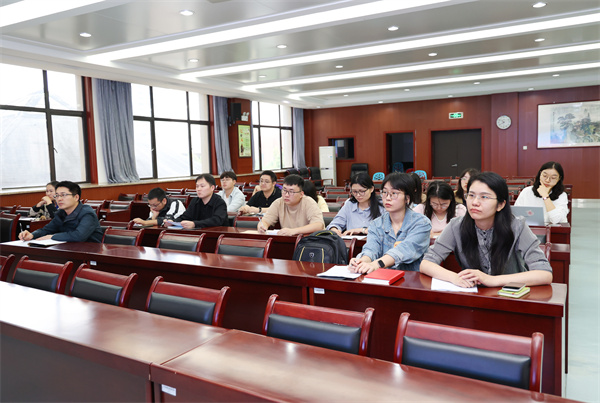 合肥七中高一年級(jí)舉行“青年教師成長(zhǎng)營(yíng)”開(kāi)班儀式(圖2) 合肥七中高一年級(jí)舉行“青年教師成長(zhǎng)營(yíng)”開(kāi)班儀式(圖2)