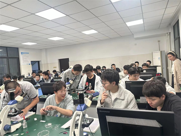 細(xì)胞里的 “實(shí)踐課堂”—— 數(shù)碼顯微鏡開(kāi)高清視角 學(xué)子實(shí)操探細(xì)胞奧秘(圖3)