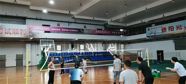 合肥七中認真?zhèn)鋺?zhàn)市文教系統(tǒng)職工氣排球比賽(圖2) 合肥七中認真?zhèn)鋺?zhàn)市文教系統(tǒng)職工氣排球比賽(圖2)