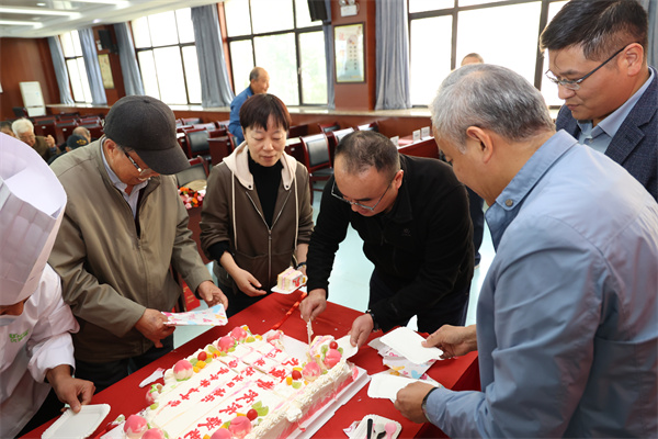 合肥七中為退休壽星老教師暖心慶生(圖7)