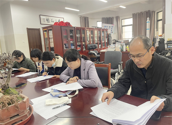 合肥七中高三年級召開班級學情分析會(圖1) 合肥七中高三年級召開班級學情分析會(圖1)