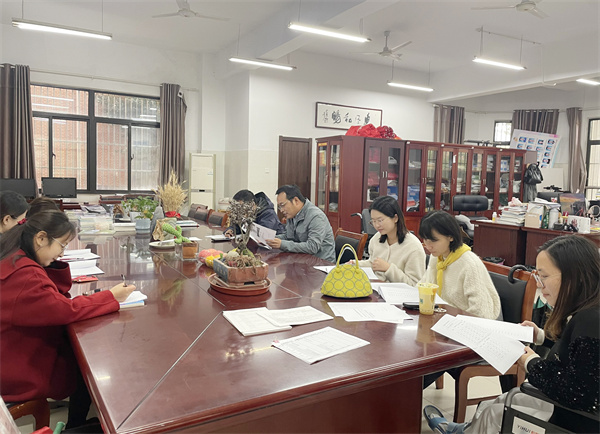 合肥七中高三年級召開班級學情分析會(圖3) 合肥七中高三年級召開班級學情分析會(圖3)