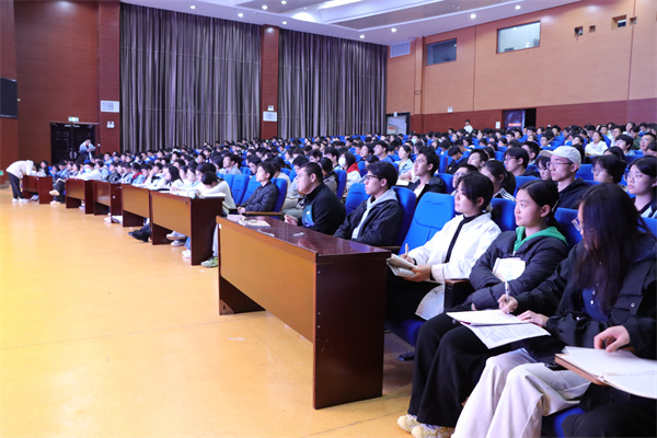 合肥七中第48期團校第三講開課(圖2) 合肥七中第48期團校第三講開課(圖2)